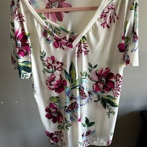 a.gain - White Floral V-Neck Blouse with Airy Design - Size 1XL